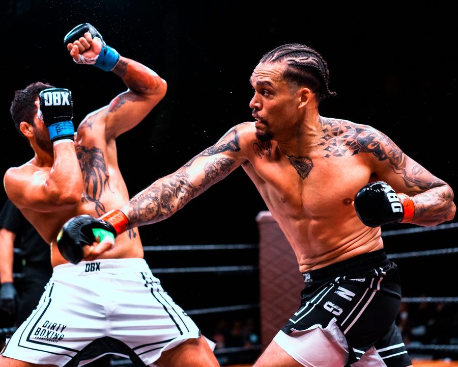 Jansey Silva lands a bare-knuckle punch on his opponent.